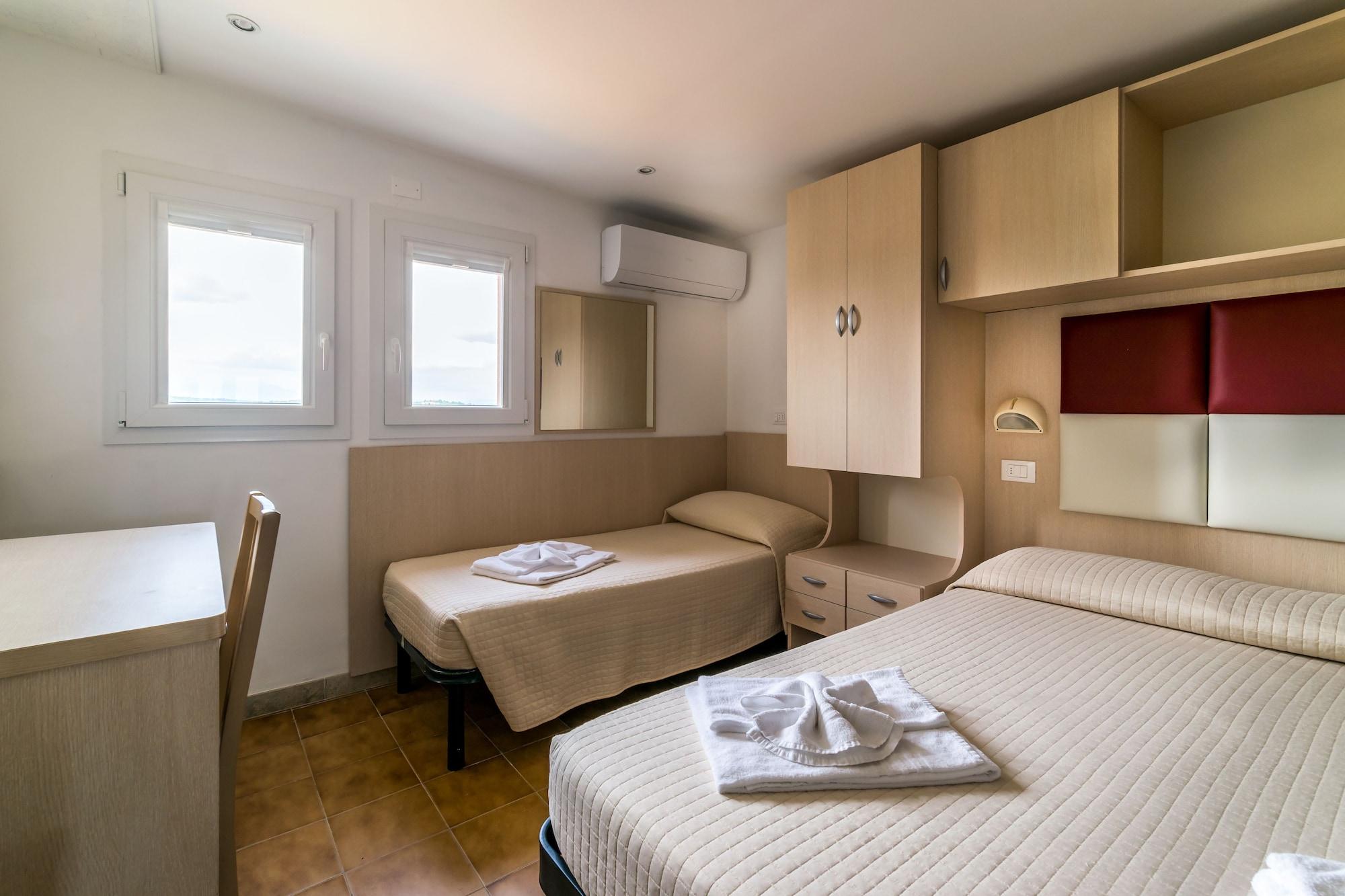 Hotel Stresa Римини Екстериор снимка