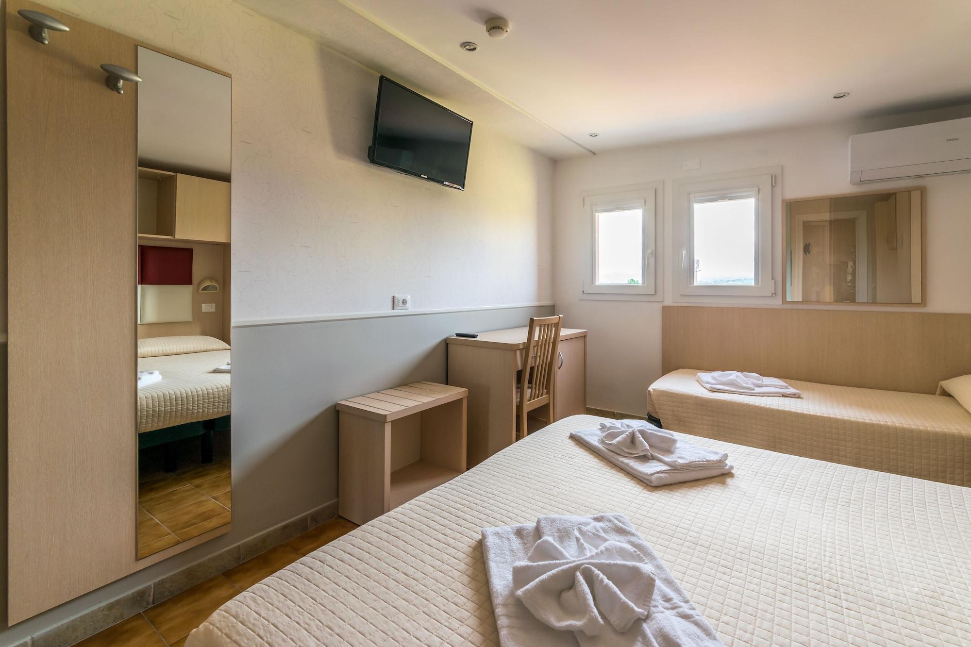 Hotel Stresa Римини Екстериор снимка