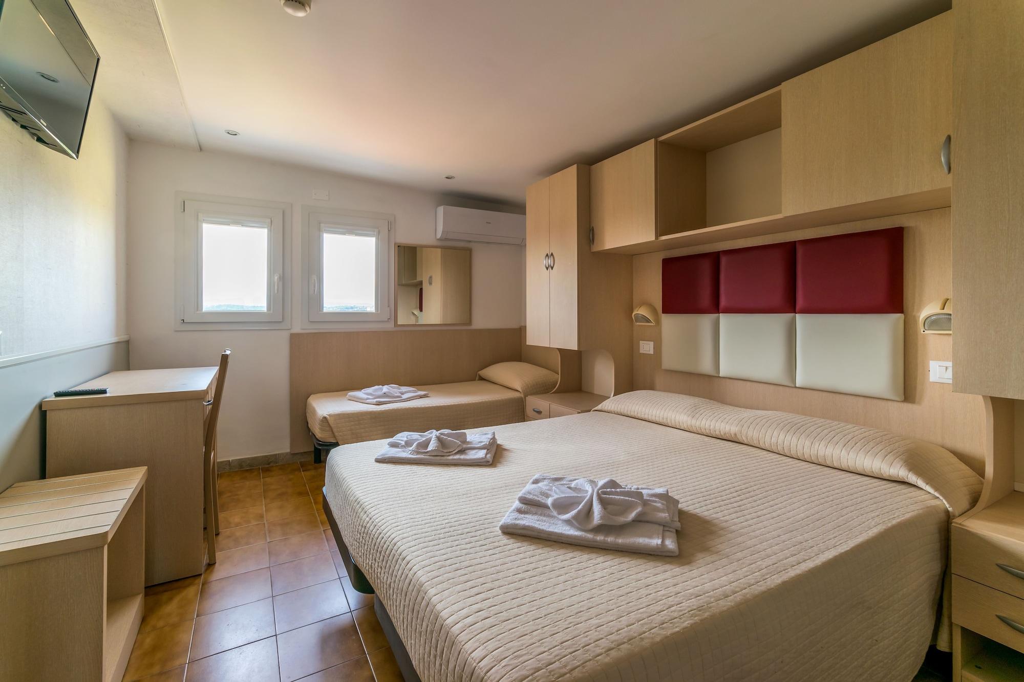 Hotel Stresa Римини Екстериор снимка