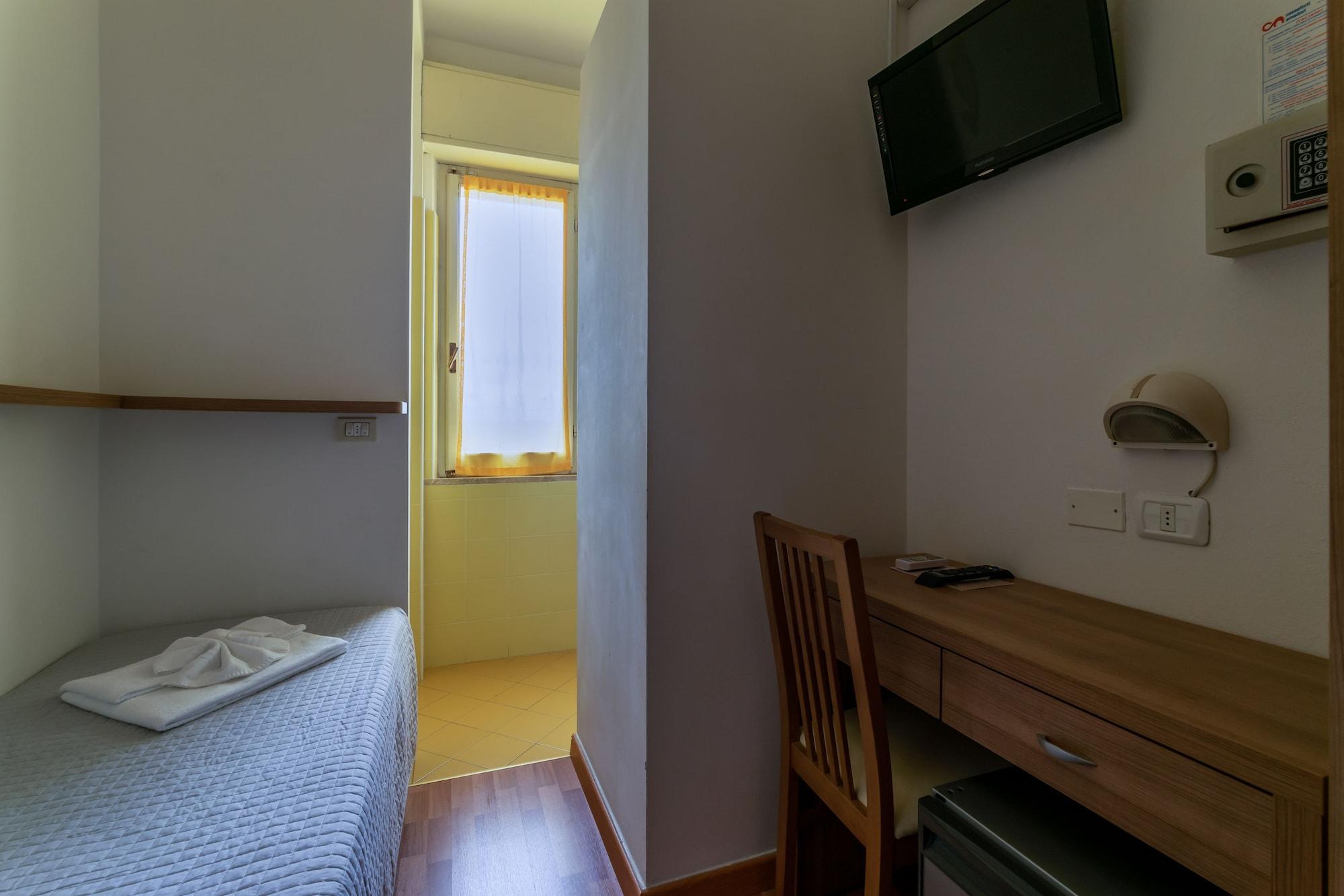 Hotel Stresa Римини Екстериор снимка