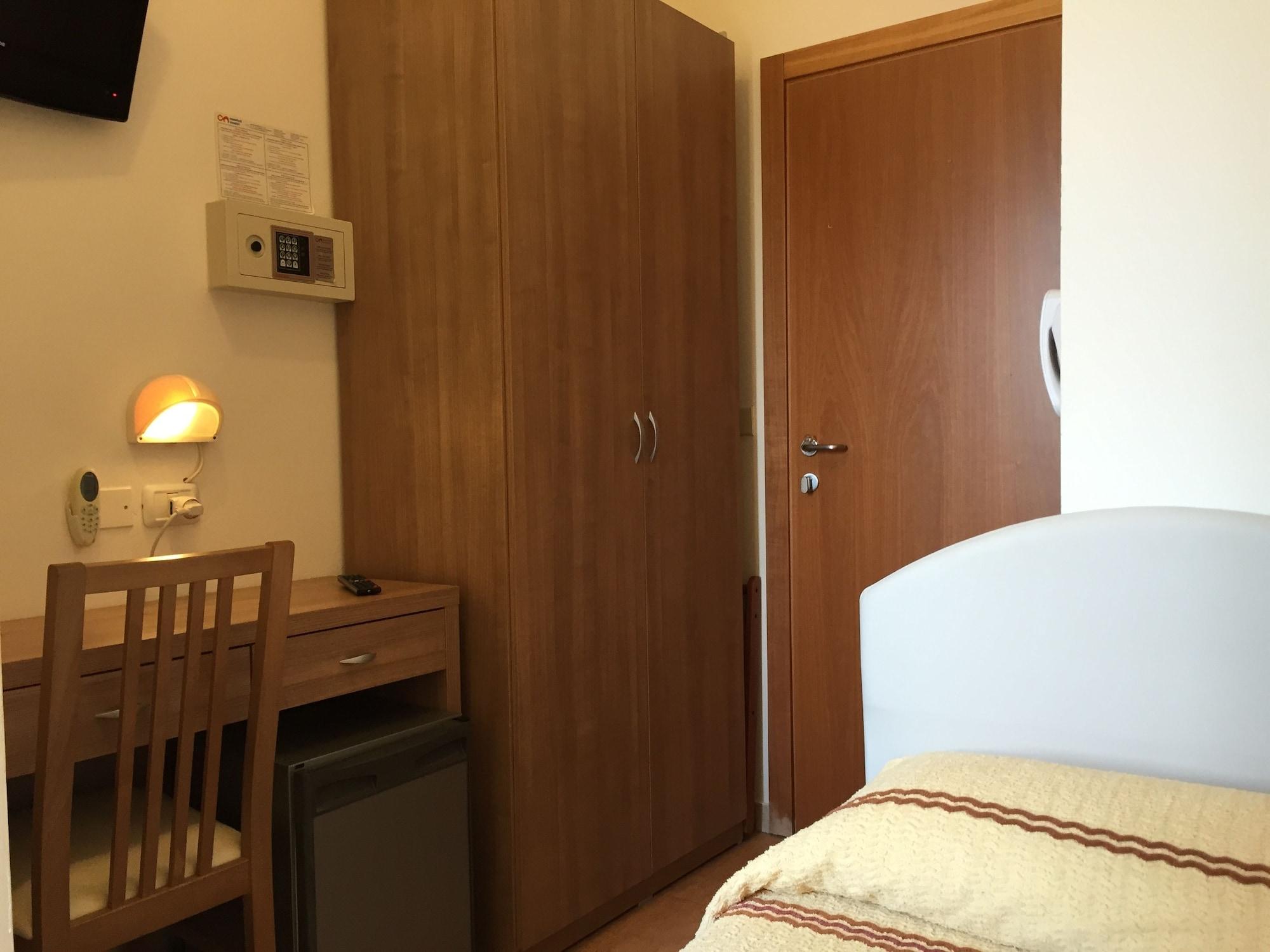 Hotel Stresa Римини Екстериор снимка
